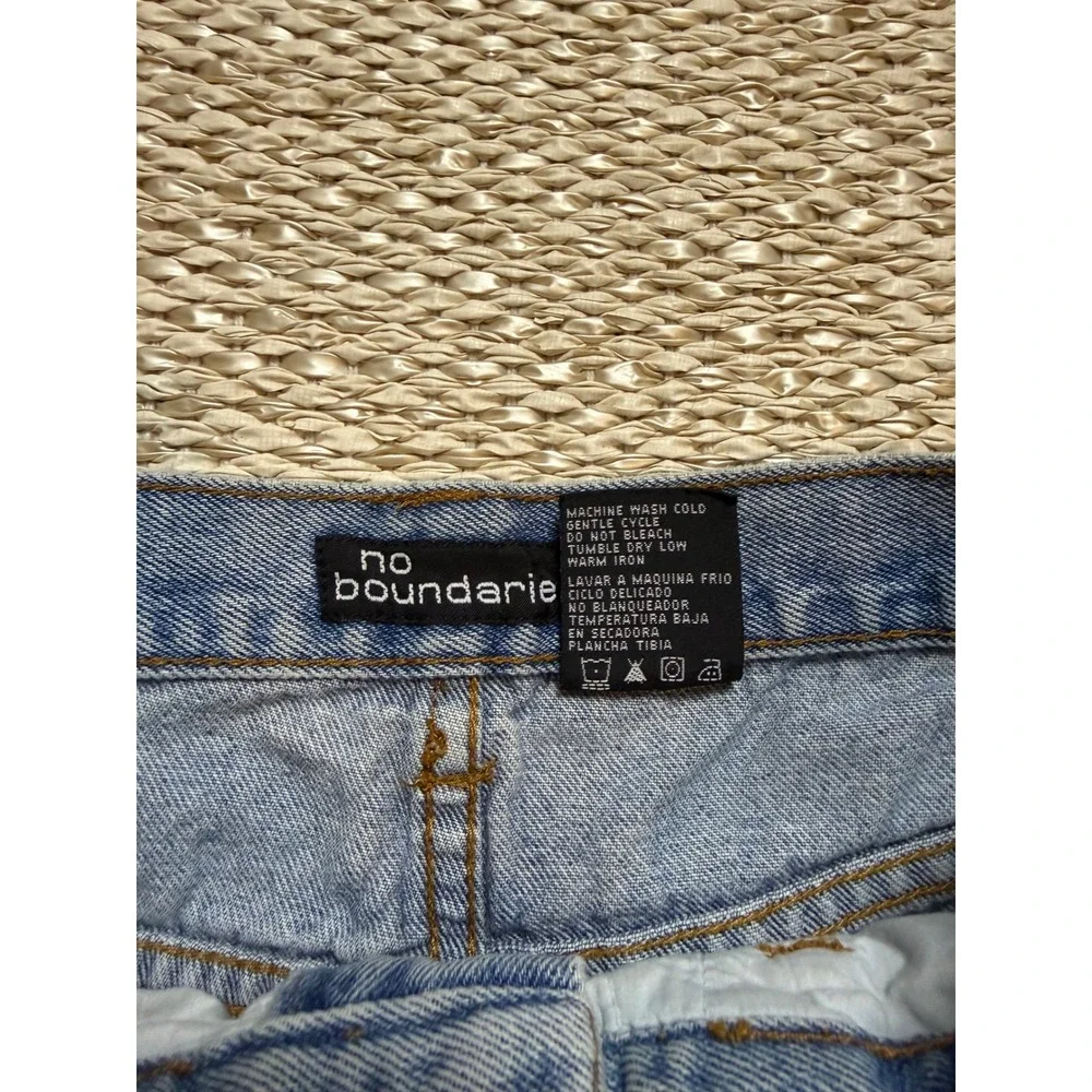 Y2K No Boundaries Vintage High‎ Waisted Denim Shorts Floral Embroidered festival